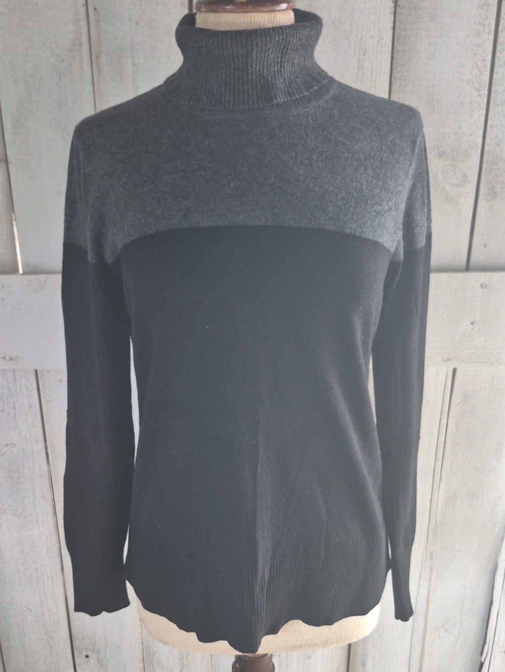 Cable & Gauge Black and Gray Two-Tone Turtleneck Sweater